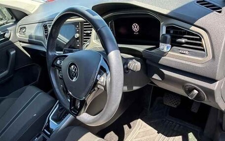 Volkswagen T-Roc I, 2021 год, 1 370 000 рублей, 7 фотография