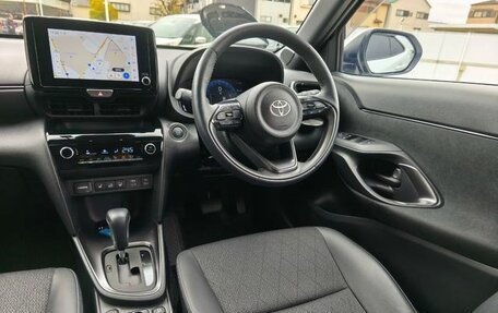 Toyota Yaris Cross, 2022 год, 1 280 000 рублей, 9 фотография