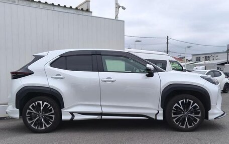 Toyota Yaris Cross, 2022 год, 1 280 000 рублей, 7 фотография