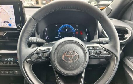 Toyota Yaris Cross, 2022 год, 1 280 000 рублей, 11 фотография