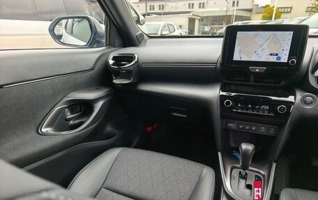 Toyota Yaris Cross, 2022 год, 1 280 000 рублей, 10 фотография