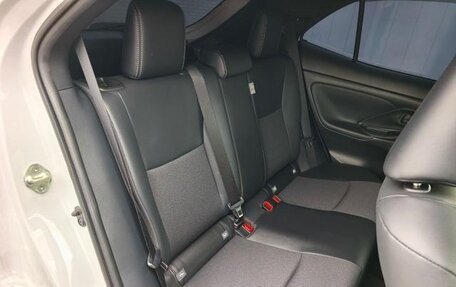 Toyota Yaris Cross, 2022 год, 1 280 000 рублей, 23 фотография