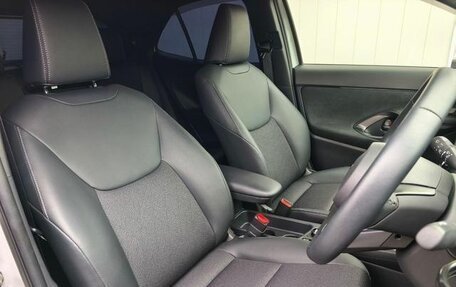 Toyota Yaris Cross, 2022 год, 1 280 000 рублей, 21 фотография
