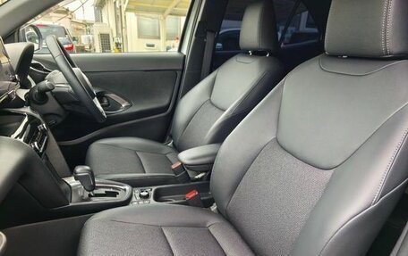 Toyota Yaris Cross, 2022 год, 1 280 000 рублей, 24 фотография