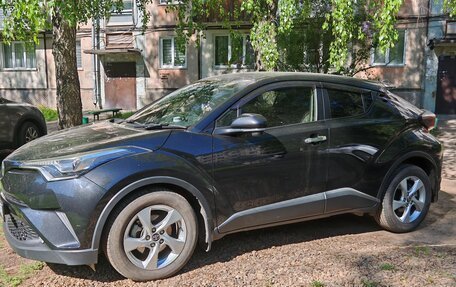 Toyota C-HR I рестайлинг, 2018 год, 2 000 000 рублей, 4 фотография