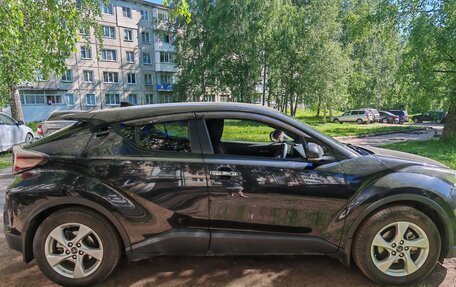 Toyota C-HR I рестайлинг, 2018 год, 2 000 000 рублей, 3 фотография