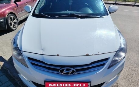 Hyundai Solaris II рестайлинг, 2015 год, 750 000 рублей, 1 фотография