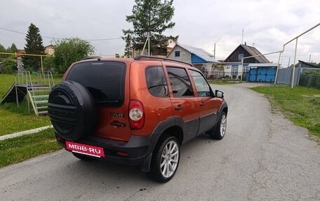 Chevrolet Niva I рестайлинг, 2011 год, 520 000 рублей, 6 фотография