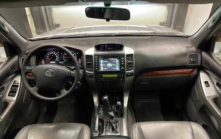 Toyota Land Cruiser Prado 120 рестайлинг, 2005 год, 2 250 000 рублей, 18 фотография