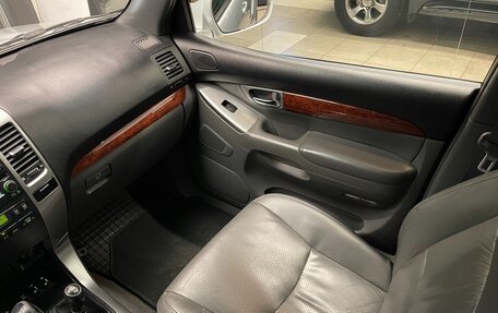 Toyota Land Cruiser Prado 120 рестайлинг, 2005 год, 2 250 000 рублей, 22 фотография