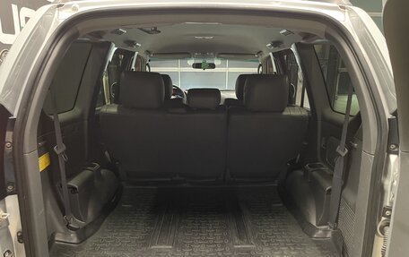 Toyota Land Cruiser Prado 120 рестайлинг, 2005 год, 2 250 000 рублей, 26 фотография