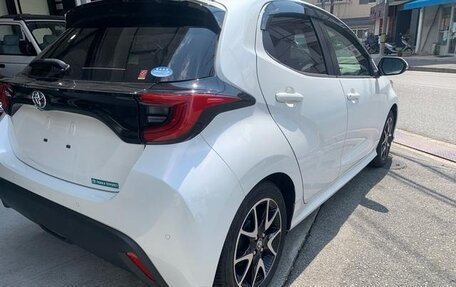 Toyota Yaris, 2022 год, 1 200 000 рублей, 4 фотография