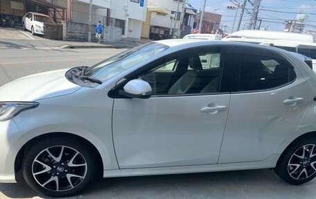 Toyota Yaris, 2022 год, 1 200 000 рублей, 8 фотография