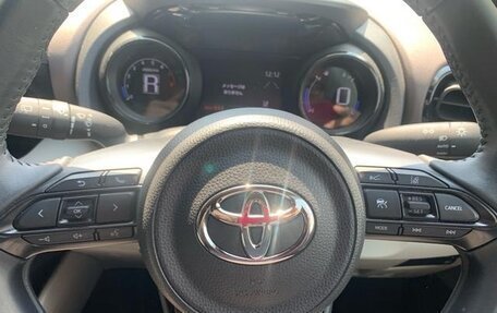 Toyota Yaris, 2022 год, 1 200 000 рублей, 12 фотография
