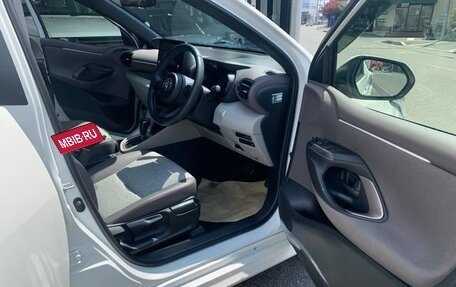 Toyota Yaris, 2022 год, 1 200 000 рублей, 10 фотография