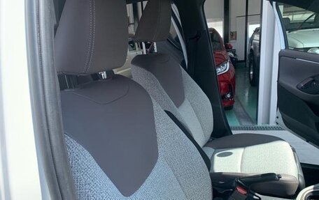 Toyota Yaris, 2022 год, 1 200 000 рублей, 19 фотография