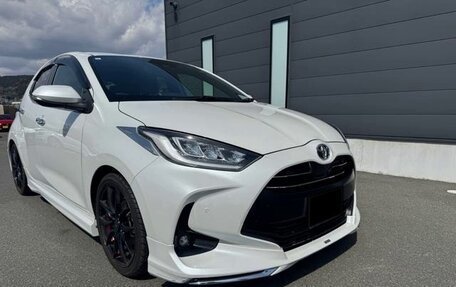 Toyota Yaris, 2022 год, 1 290 000 рублей, 1 фотография