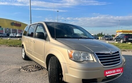 Chrysler Town & Country V рестайлинг, 2009 год, 1 200 000 рублей, 2 фотография