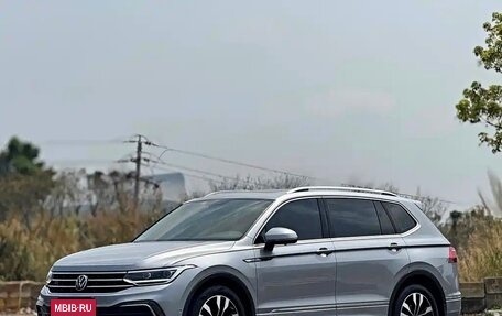Volkswagen Tiguan II, 2023 год, 2 710 010 рублей, 3 фотография