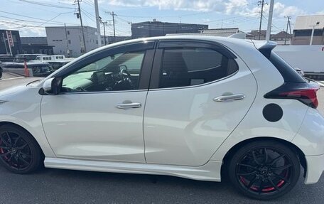 Toyota Yaris, 2022 год, 1 290 000 рублей, 4 фотография