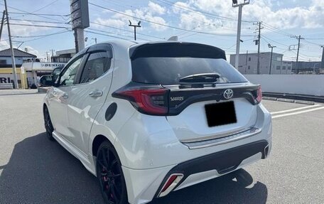 Toyota Yaris, 2022 год, 1 290 000 рублей, 7 фотография