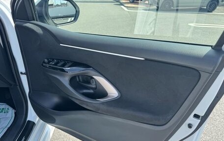 Toyota Yaris, 2022 год, 1 290 000 рублей, 16 фотография