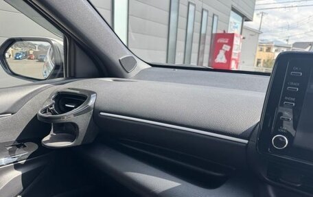 Toyota Yaris, 2022 год, 1 290 000 рублей, 22 фотография