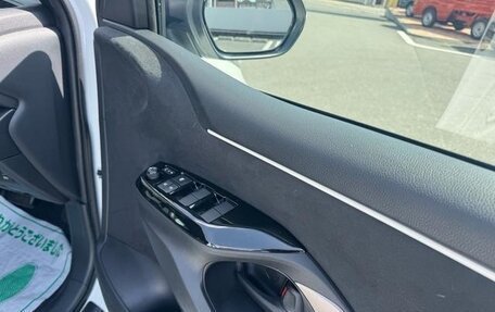 Toyota Yaris, 2022 год, 1 290 000 рублей, 17 фотография