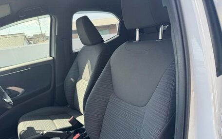Toyota Yaris, 2022 год, 1 290 000 рублей, 31 фотография
