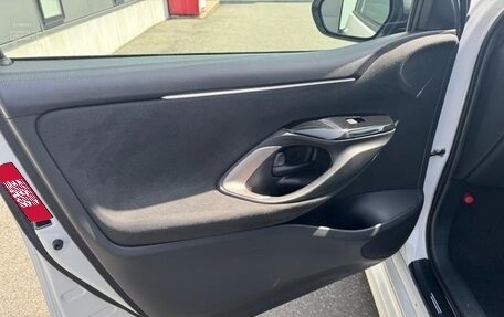 Toyota Yaris, 2022 год, 1 290 000 рублей, 29 фотография