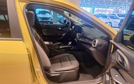 Chevrolet Trax, 2023 год, 1 870 000 рублей, 13 фотография
