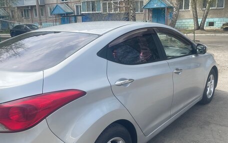 Hyundai Avante, 2011 год, 830 000 рублей, 3 фотография