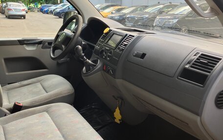 Volkswagen Transporter T5 рестайлинг, 2004 год, 720 000 рублей, 12 фотография