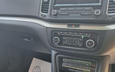 Volkswagen Sharan II, 2011 год, 970 000 рублей, 4 фотография