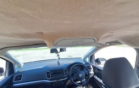Volkswagen Sharan II, 2011 год, 970 000 рублей, 21 фотография