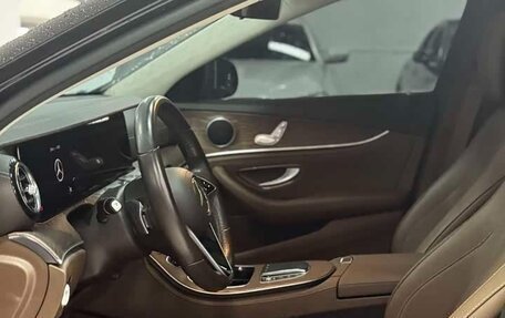 Mercedes-Benz E-Класс, 2023 год, 5 400 000 рублей, 10 фотография