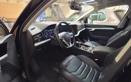 Volkswagen Touareg III, 2018 год, 4 500 000 рублей, 10 фотография