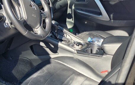 Mitsubishi Pajero Sport III рестайлинг, 2019 год, 3 500 000 рублей, 8 фотография