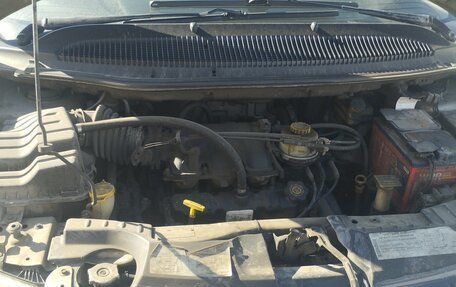 Chrysler Town & Country IV, 2003 год, 800 000 рублей, 14 фотография