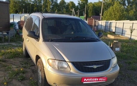 Chrysler Town & Country IV, 2003 год, 800 000 рублей, 3 фотография