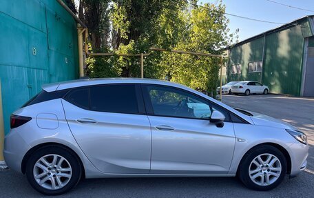 Opel Astra K, 2018 год, 1 350 000 рублей, 9 фотография