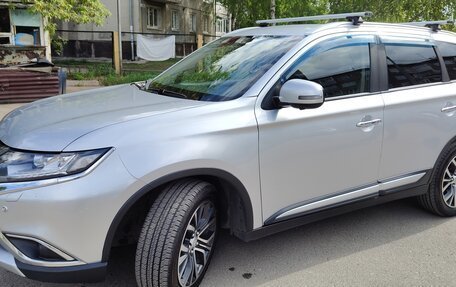 Mitsubishi Outlander III рестайлинг 3, 2018 год, 2 410 000 рублей, 2 фотография