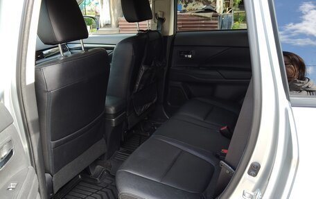 Mitsubishi Outlander III рестайлинг 3, 2018 год, 2 410 000 рублей, 7 фотография