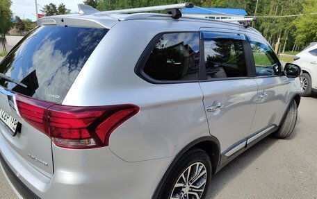 Mitsubishi Outlander III рестайлинг 3, 2018 год, 2 410 000 рублей, 9 фотография