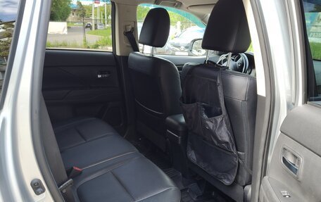 Mitsubishi Outlander III рестайлинг 3, 2018 год, 2 410 000 рублей, 12 фотография