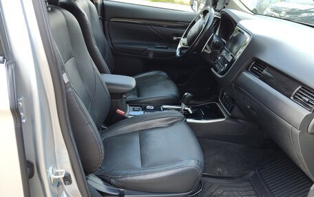 Mitsubishi Outlander III рестайлинг 3, 2018 год, 2 410 000 рублей, 14 фотография