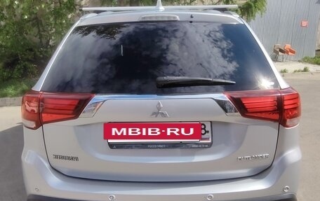 Mitsubishi Outlander III рестайлинг 3, 2018 год, 2 410 000 рублей, 15 фотография