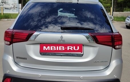 Mitsubishi Outlander III рестайлинг 3, 2018 год, 2 410 000 рублей, 10 фотография
