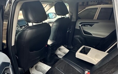 Toyota RAV4, 2021 год, 2 999 000 рублей, 4 фотография