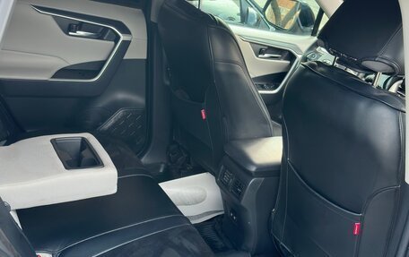 Toyota RAV4, 2021 год, 2 999 000 рублей, 6 фотография